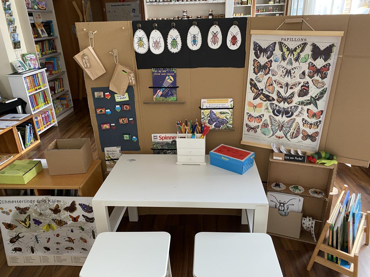 Insekten-Mitmachstation in der Bibliothek