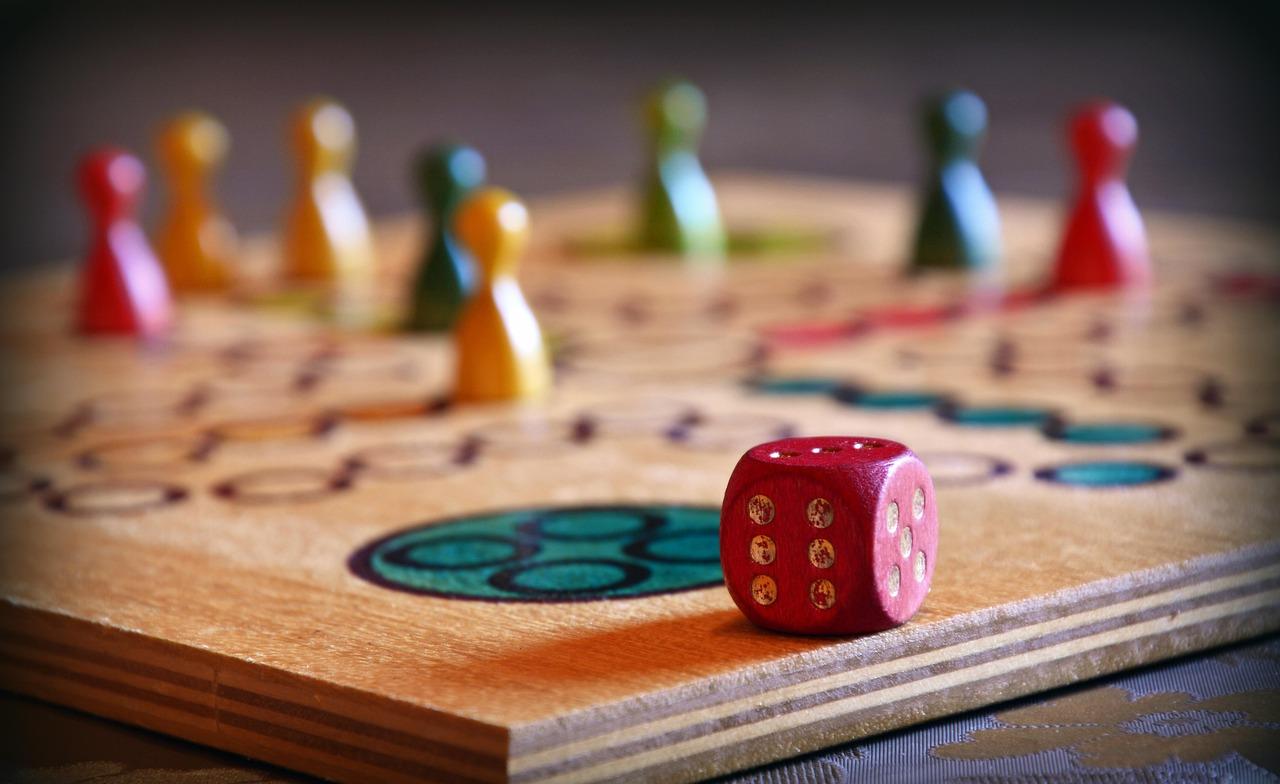 ein Spielbrett des Spieles "Mensch ärgere dich nicht"
