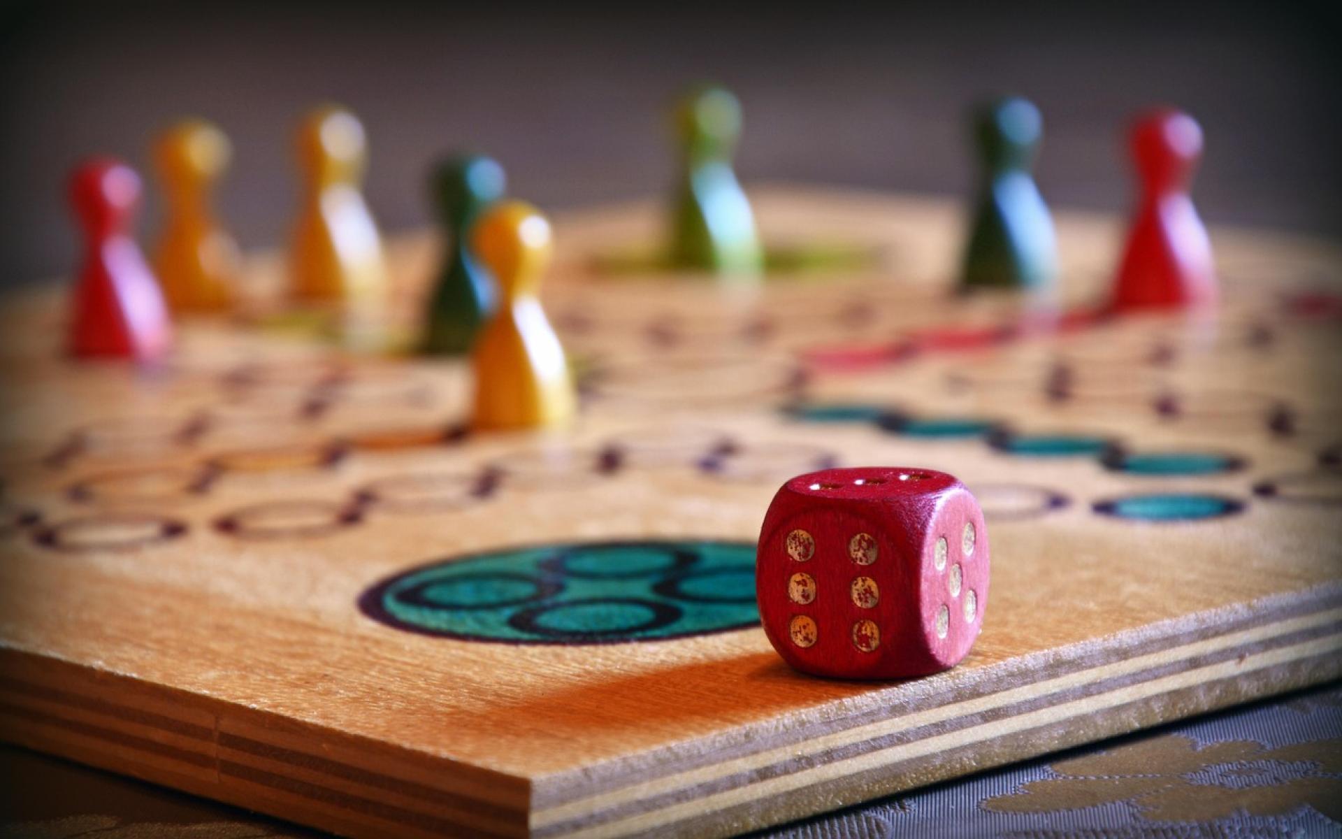 ein Spielbrett des Spieles "Mensch ärgere dich nicht"