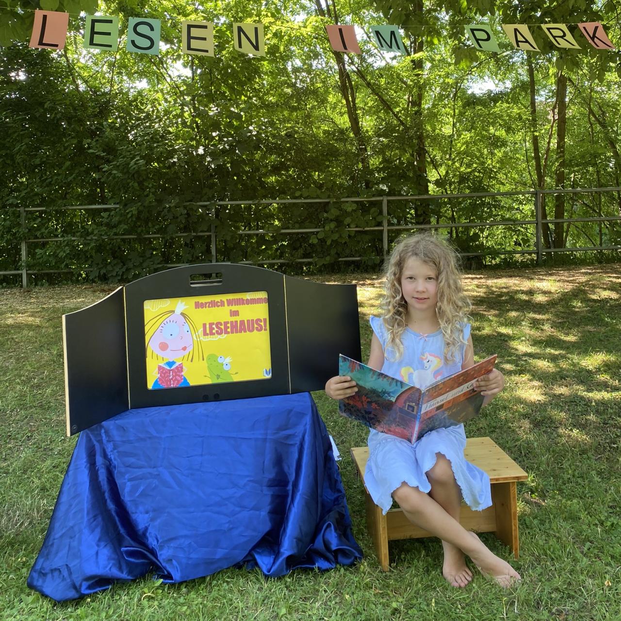 Vorlesen im Park